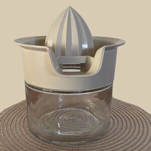Glass Juicer-Reamer 2-cup Detachable Jar, Vintage Gemco